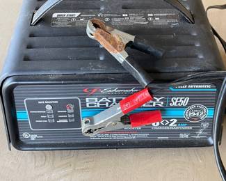 SCHUMACHER 12V AUTOMATIC BATTERY CHARGER