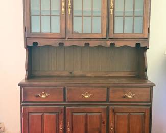 VINTAGE BASSETT FURNITURE CHINA CABINET HUTCH 2 PC