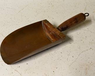 VINTAGE PRIMITIVE GRAIN SCOOP