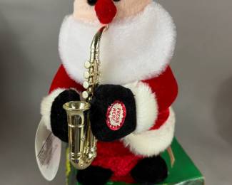 DANDEE SAXOPHONE PLAYING DANCING SANTA