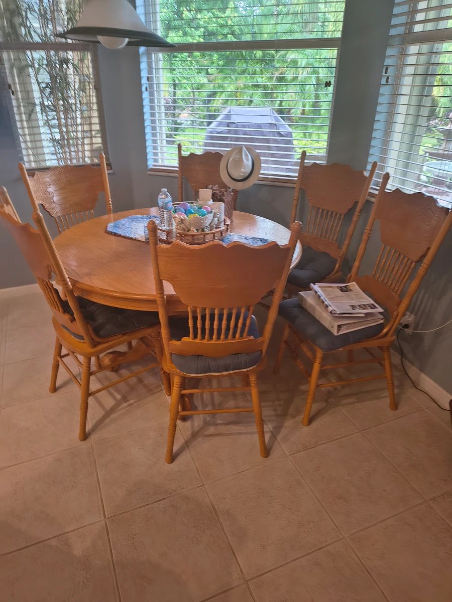 Beautiful Oak Round Clawfoot Table & 6Pressed Back Chairs and Large extra board