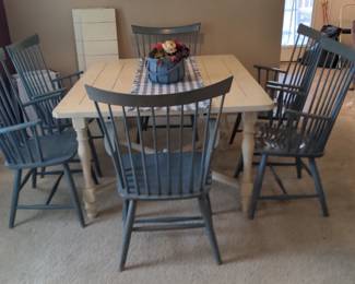 Table 44 x54 (+ 2 leaves)  6 ETHAN ALLEN chairs