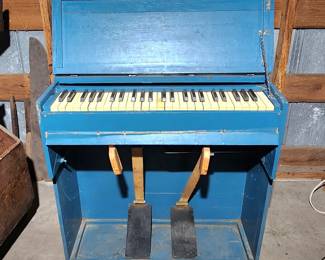 antique portable pump organ works