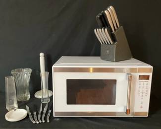 Hamilton Microwave And Knives