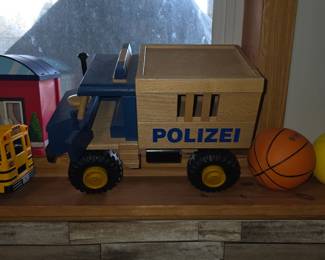 Wooden Polize! Car -German