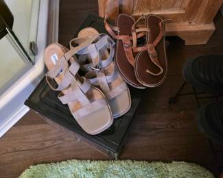 Womens sandals size 9