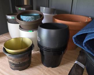 ceramic plant pot
