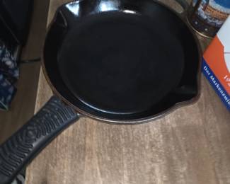 Cast iron pan