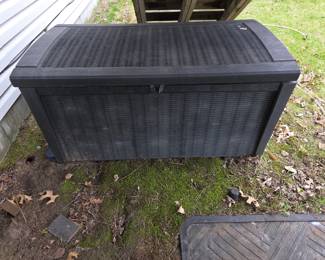 Outdoor storage bin