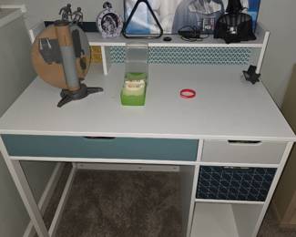 Kids desk