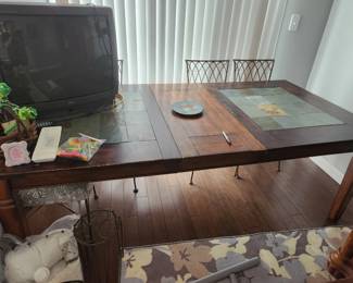 Table and 6 chairs (has possible additional leaf) Table has one leaf currently in it can be made smaller.  Vintage TV 
