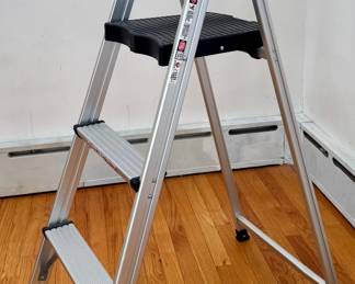 Rubbermaid Step Stool