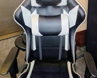 Gaming Chair in Great Condition, Very Comfortable 