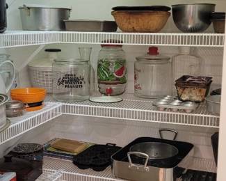 Misc cook and baking ware including cast iron Turkish Head gem pan, Griswold cast iron coenstick pan, William Sonoma roasting pan, and Lodge dutch oven