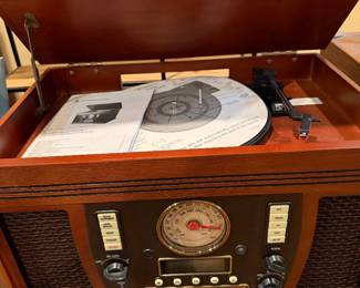 radio/CD/phonograph