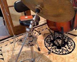 "china" crash symbol and stand