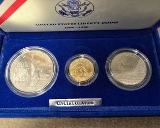 Gold and silver mint set