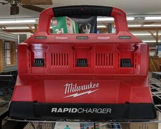 Milwaukee M18 18V Lithium-Ion PACKOUT 6-Port Rapid Charger