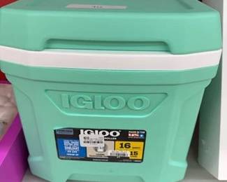 Igloo Profile 16 Roller Hard-Sided Cooler - Mint