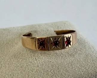 14K Gold Garnet Ring 3Stone Star Set Band 0.91g