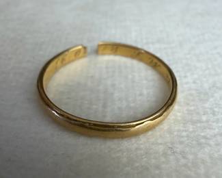 18K Gold Slim Band Ring Minimalist Design 2.51g