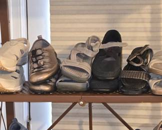 Ladies Shoes Size 7 - 8