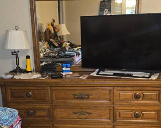 9 Drawer Dresser with Mirror