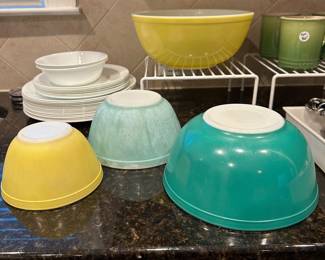 B51 - $40. 4 Pc Pyrex Set. Smallest 2 have *significant* wear. Larger 2 are in good condition but used. 
