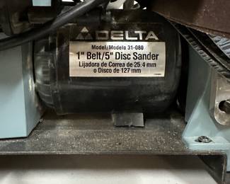 B98 - $60. Delta Model 31-080. 1" Belt / 5" Disc Sander. 