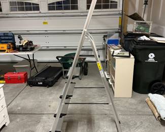 B83 - $40. Polder. Model LDR-5500. Highest Standing Level 42". 