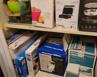 More kitchen appliances 