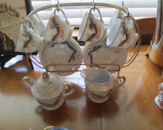 VTG. •	15-Piece Japanese Noritake Moriege Dragonware