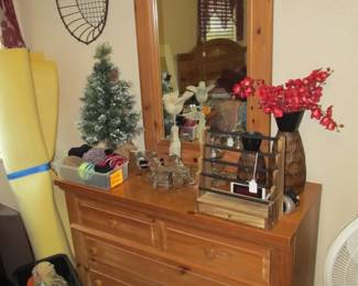 Broyhill "Fontana" Dresser w/ Mirror