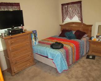 VTG. 5-Piece Wooden Bedroom Set