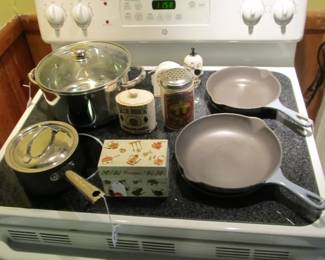 VTG Le Creuset pans in a rare color