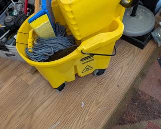 Rubbermaid WaveBrake Commercial Cleaning Cart with Mop Bucket and Wringer second image