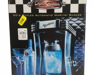 Nostalgia Electrics Retro Series s Styled Automatic Martini Shaker