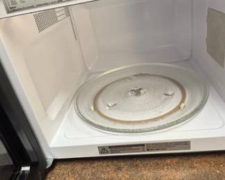 Toshiba Country Genie Countertop Microwave Oven third image