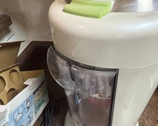 Margaritaville DM Key West Frozen Concoction Maker fourth image