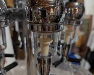 Chrome Plated Bottle Rotary Liquor Dispenser