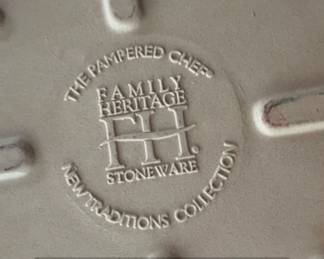 The Pampered Chef Family Heritage Stoneware Collection fourth image