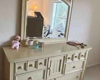 Cream Painted Arched Mirror Dresser with Nine Drawers second image