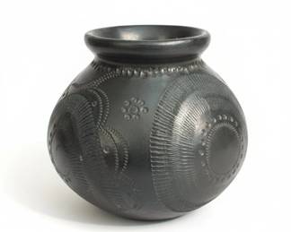 Oaxacan Barro Negro Pottery Pot with Incised Geometric Designs