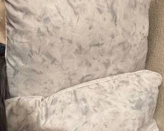 Donna Karan Home Liquid Marble Decorative Pillow Set