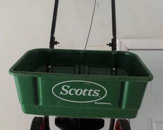 Scotts Speedy Green Broadcast Spreader
