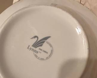 Lynns Fine China Winter Scene Bowl second image