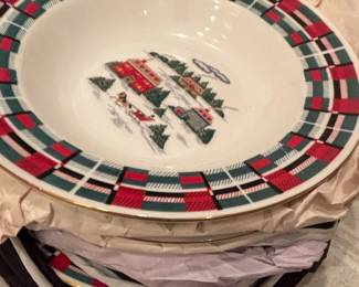 Lynns Fine China Winter Scene Bowl third image