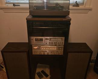 Various vintage working electronics