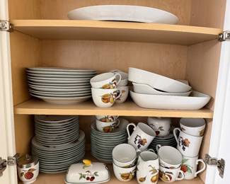 Royal Worcester Evesham York 86 Pieces