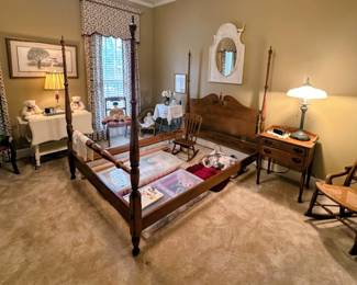 Full size poster bed